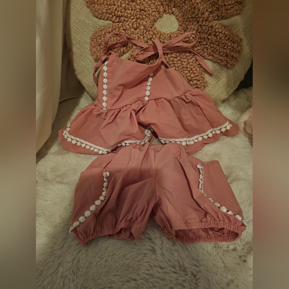 Bailey's Blossom cute two-piece set with a peplum top! Like new